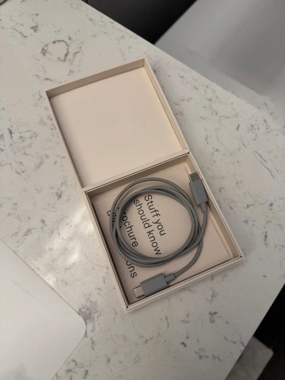 Oura Ring Gen 4 - Silver Size 7 with Charger + Cable